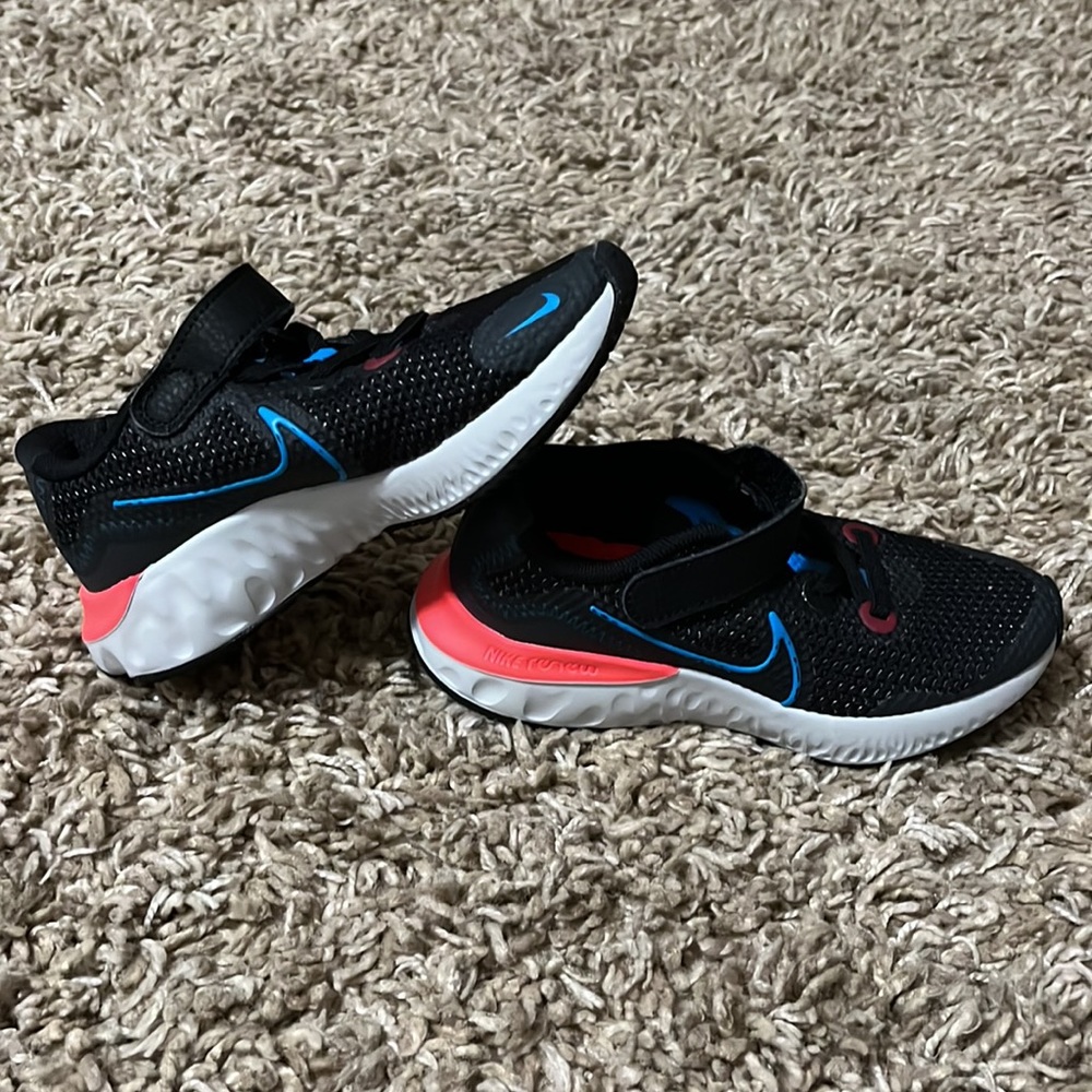 Nike Shoe size 12c  (Girls)